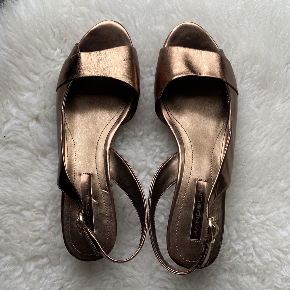 Bandolino BD Ramses Geove Wedge Dark Gold Sandals
